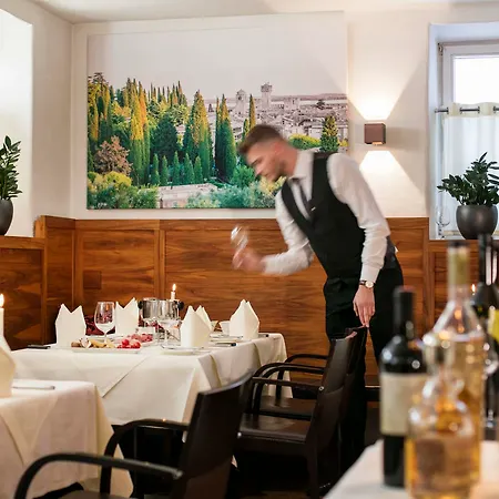 호텔 Arcotel Castellani 4*