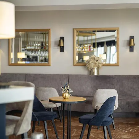 ホテル Arcotel Castellani