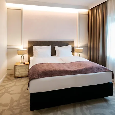 ホテル Arcotel Castellani 4*