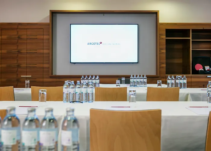 ホテル Arcotel Castellani